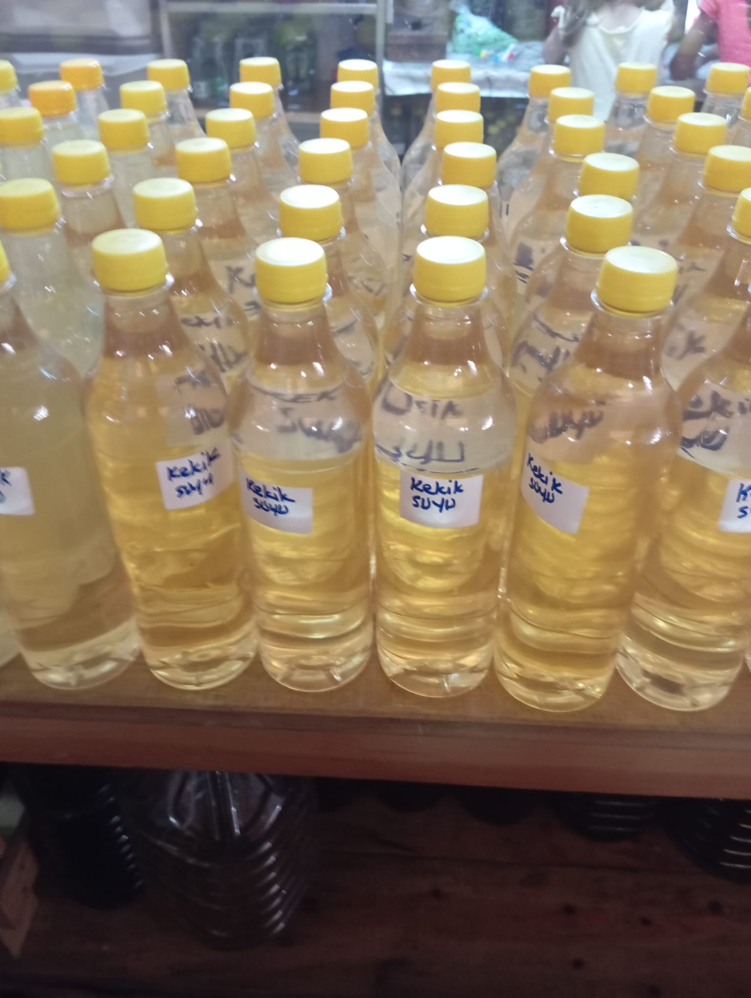 Damıtma Kekik Suyu:700 ml – Geleneksel damıtma yöntemiyle hazırlanmıştır, ferahlatıcı ve antiseptik etkilidir.